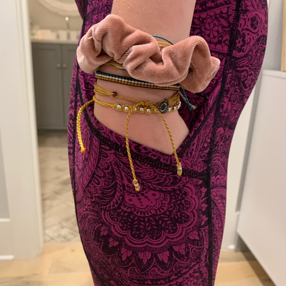 RARE LuluLemon Magenta Patterned Mesh Capris - Picture 5 of 5